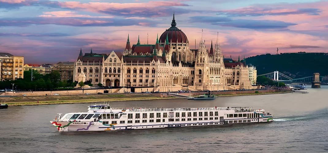 MS Fidelio and Parliment, Budapest, Hungary